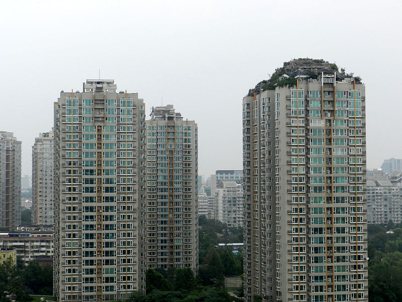 跌跌撞撞，楼市跨入下半年！买房不如储蓄，一类购房者成“猎物”