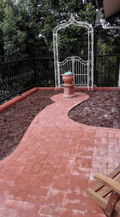 想要一个带露台的房子，装修成屋顶花园，闹中取静惬意极了！