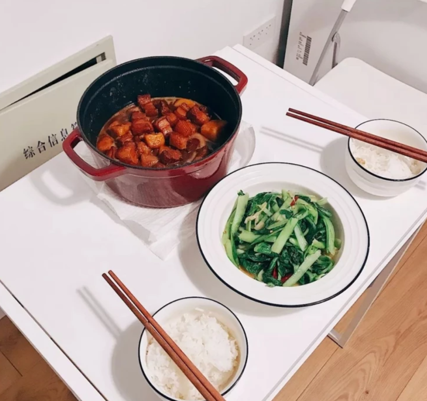 京漂9年买下28㎡胶囊房，自装成“幸福窝”！女人有套房心里踏实