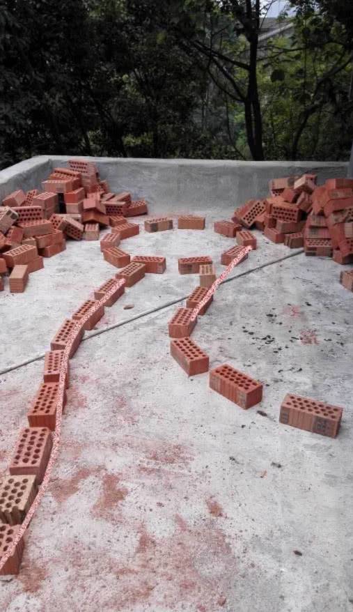 想要一个带露台的房子，装修成屋顶花园，闹中取静惬意极了！