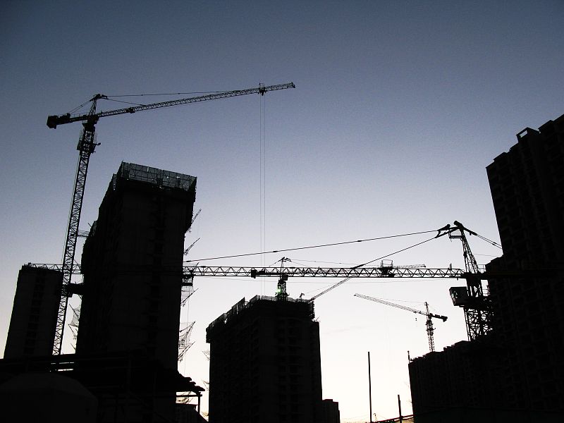 房地产上演“悲情”一幕！仅在4月份，土地供应、成交、溢价全线下跌