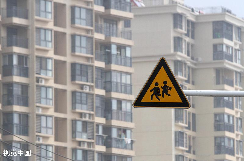 学区房1年半跌九千，卖家发愁中介劝：还没跌够1万，30%不算跌