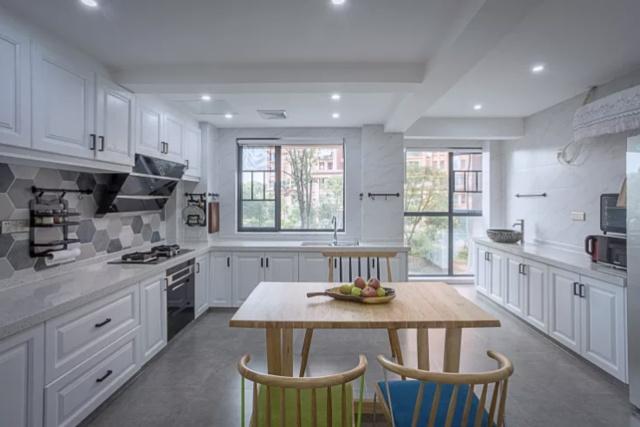 老公坚持把餐厅包进厨房，装“砖夹现浇”橱柜！完工服了气