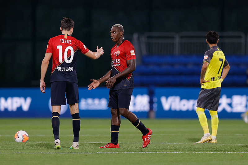 广州恒大|恒大进攻有多恐怖？3人2分钟以同样方式打进2球，球迷：这是复印机