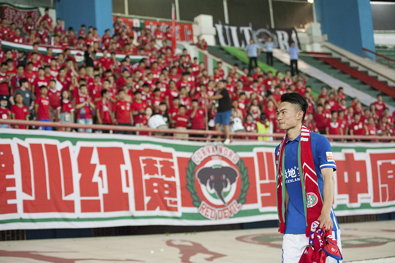 「上海申花」申花又一位离队热门浮出水面，效力球队多年，却一直难踢主力