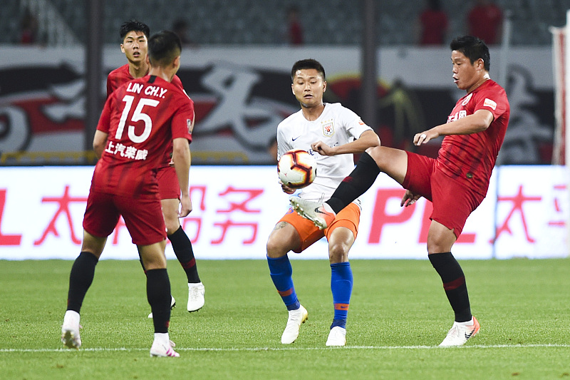 山东鲁能|莫伊塞斯在鲁能改踢中卫，前场或因此再迎黑马上位，值得球迷期待