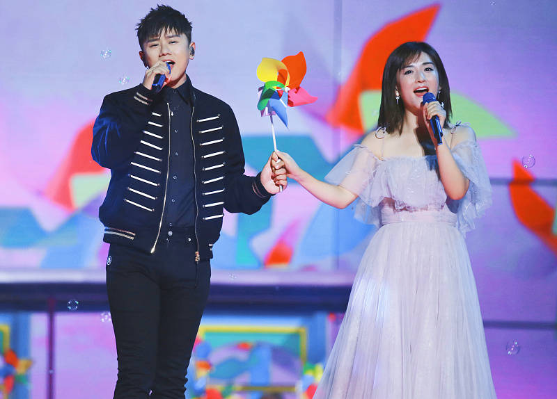 「李小璐」谢娜书中自曝心酸经历，和刘烨分手、结婚6年未育，原来是这样的原因