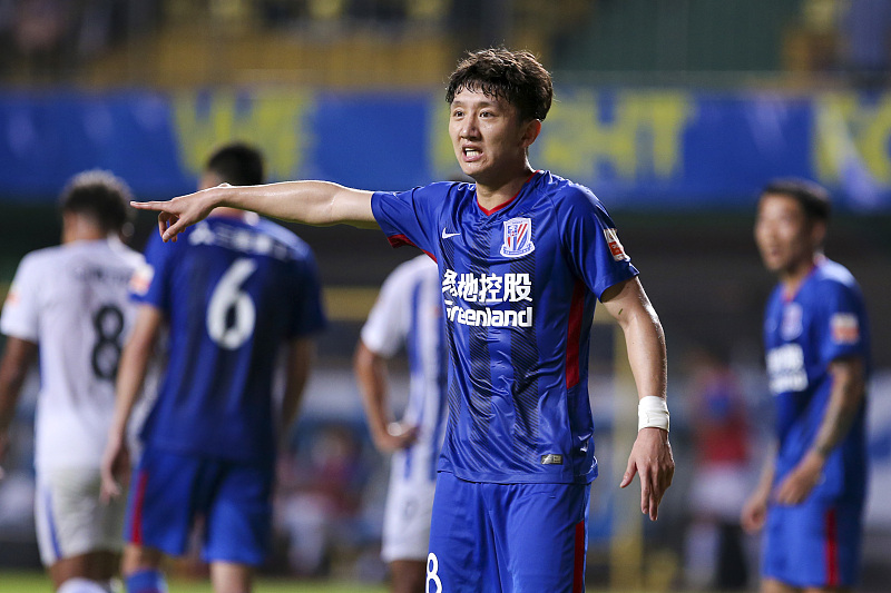 上海申花@他跟申花共患难多年，曾为此得到回报，沦为替补仍被高薪续约三年