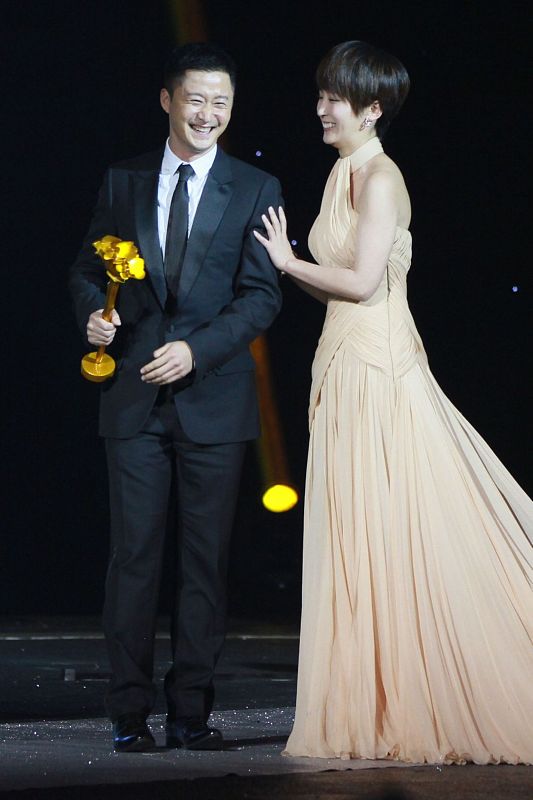 『吴京』她是《战狼2》原定女主，临时加价被吴京换掉，如今混成这样