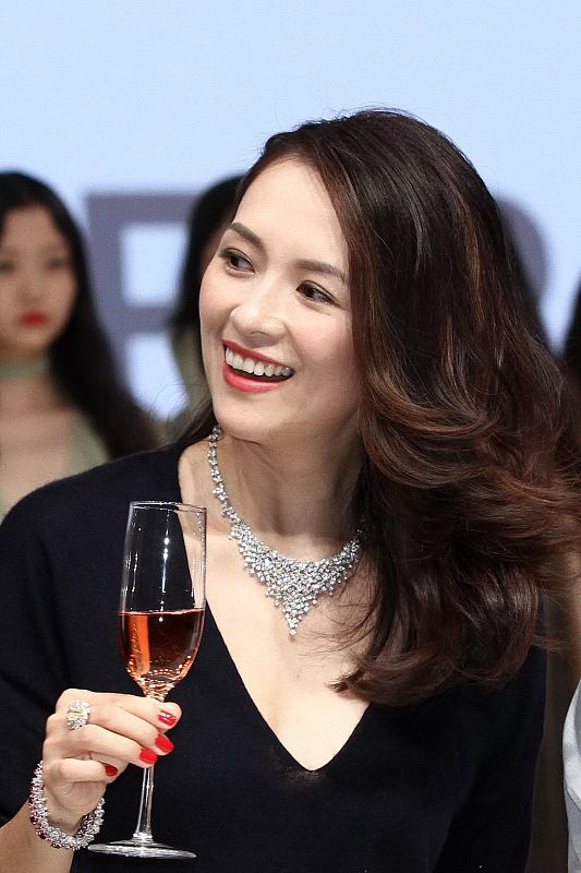 【章子怡】他曾是章子怡最想嫁的人,与汪峰比更有型,今身价百亿却孤身一人