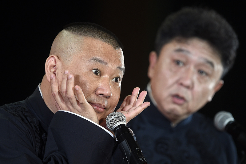 『德云社』退出德云社差别最大的两个人，一个拼命找靠山，一个咬牙自己干！