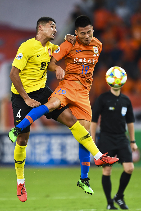 山东鲁能|最失败引援?他和宋文杰一起加盟,鲁能给5年合同,1场没踢走了