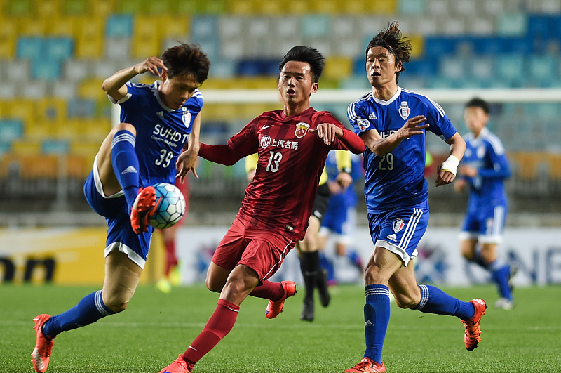 「上海上港」他是跟武磊齐名的上港功勋，如今成大牌外援的牺牲品，沦落到中乙