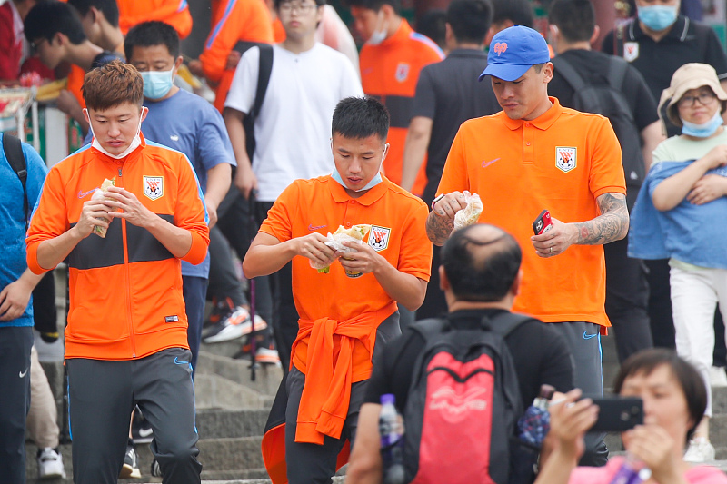 山东鲁能|白高兴了!他原以为自己将锁定鲁能主力,结果新赛季至今未登场