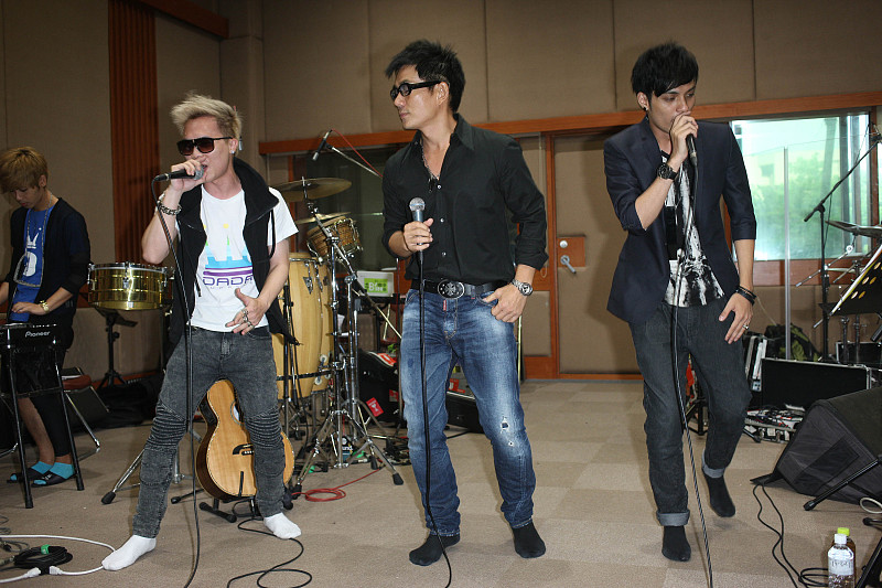 「任贤齐」曾经的“一代歌王”，却沦落到去小公司商演，网友：还不如当网红呢