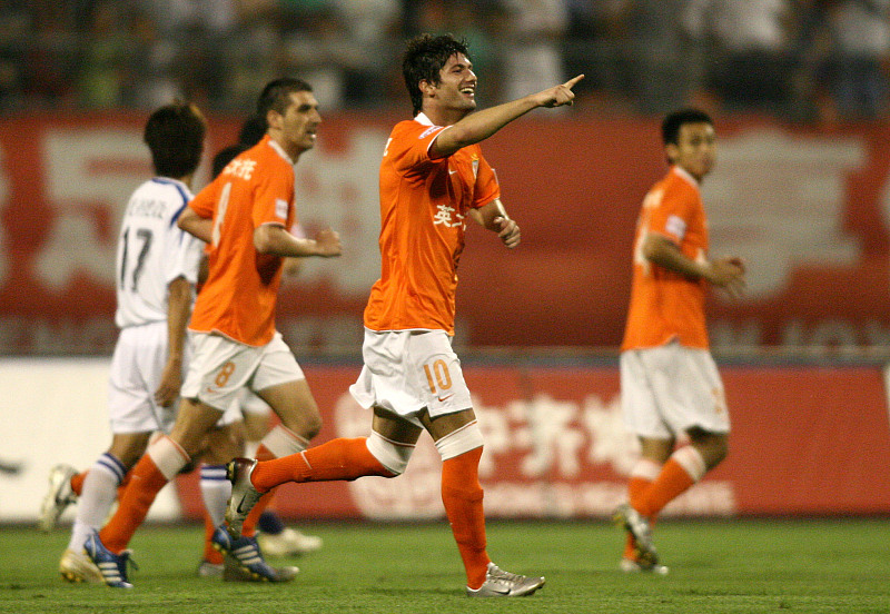 [山东鲁能]砰！鲁能最后一次中超夺冠功臣开枪自杀！曾披10号球衣