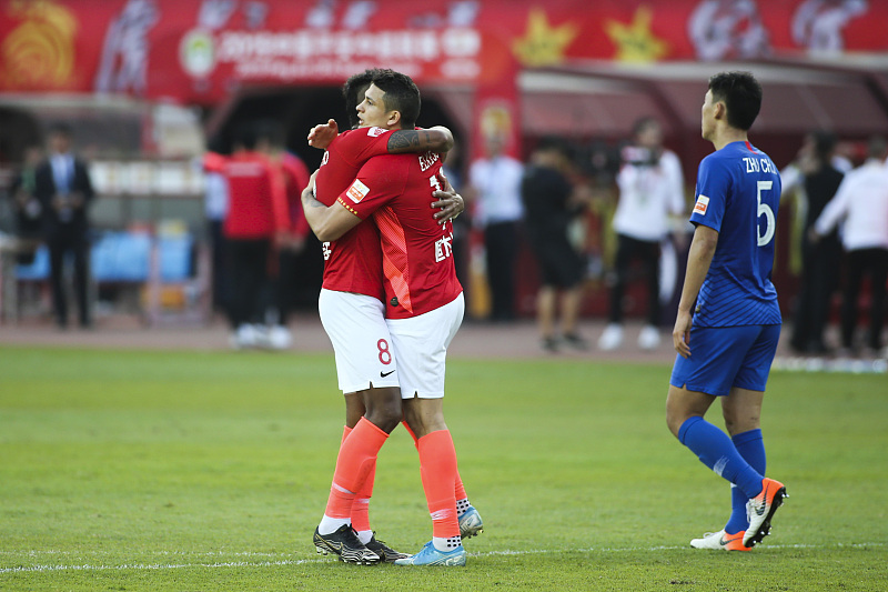 「广州恒大」恒大又迎来新队长！曾被传闻不受卡帅待见，如今用行动击碎谣言