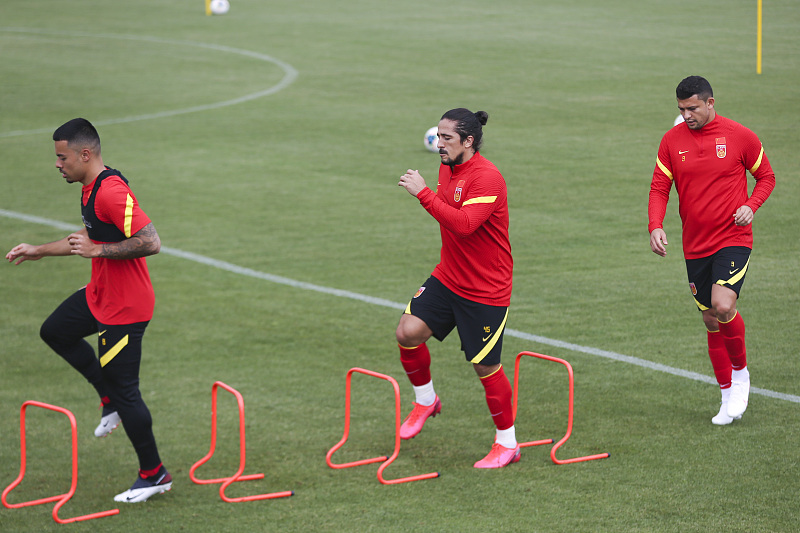 国足■国足与申花即将进行PK，四大看点浮出水面，一人或迎重返国足良机