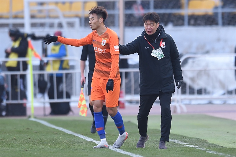 [山东鲁能]未雨绸缪？未来李霄鹏若因战绩不佳下课，鲁能可选队中一人来救火