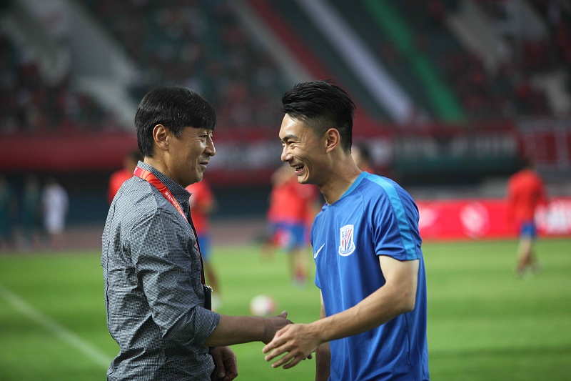 「上海申花」申花又一位离队热门浮出水面，效力球队多年，却一直难踢主力