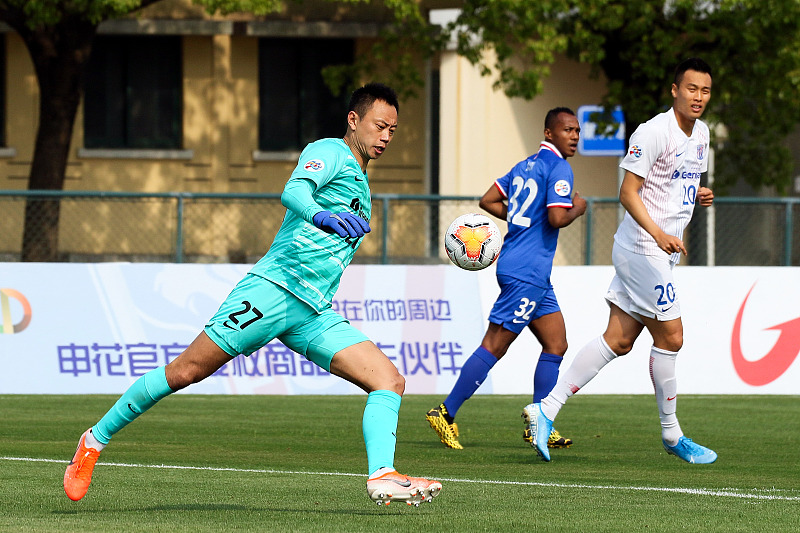 上海申花■一人加盟让申花防守顽疾迎刃而解，表现可圈可点，曾效力豪门多年