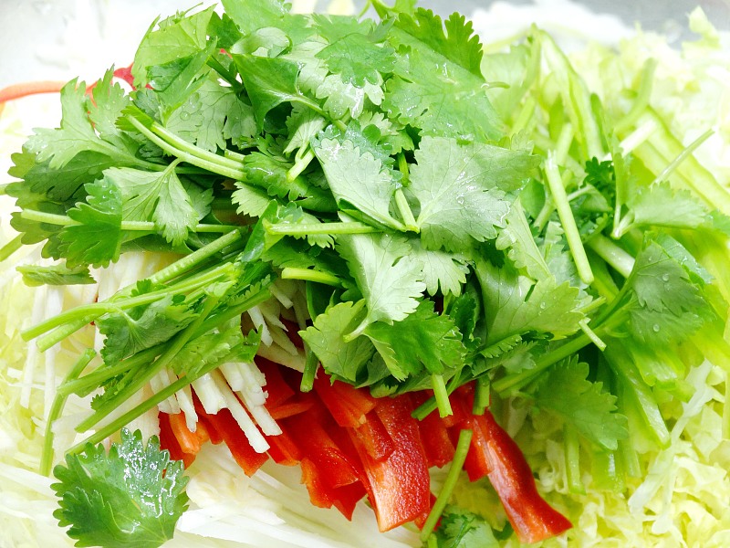 『凉面』被误解最深的一种菜，闻着臭吃着香，女性要多吃，包饺子吃特香