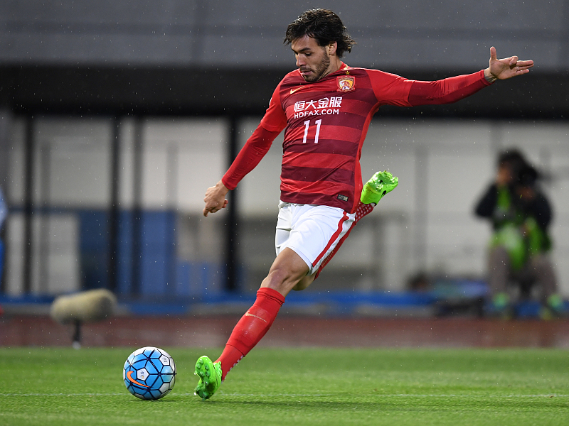 马德兴▲这算是好消息吗？有人问高拉特归化一事，卡帅：别理马德兴