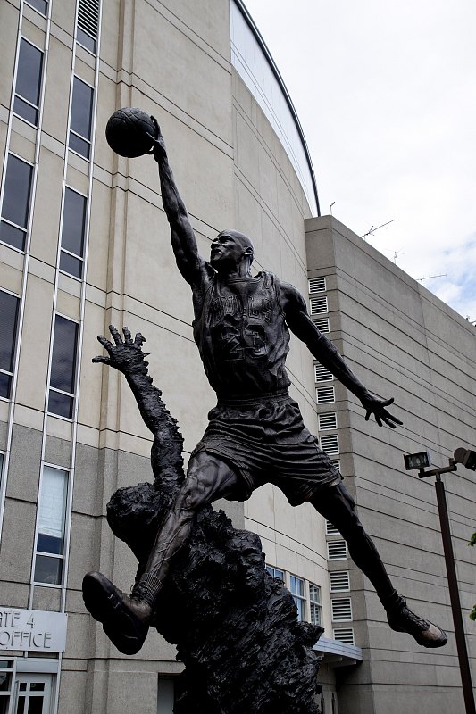 迈克尔·乔丹|差距！艾弗森：我79次单场40+，乔丹：我173次，他：麻烦都让让