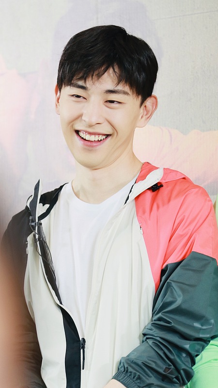 「鹿晗」红过却糊了的4位明星:李易峰鹿晗德不配位,最后1位纯属意外