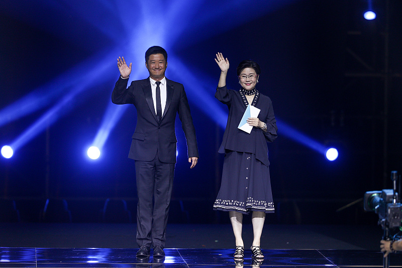 吴京■他红过吴京，抛弃妻女娶小娇妻，如今只能跑龙套