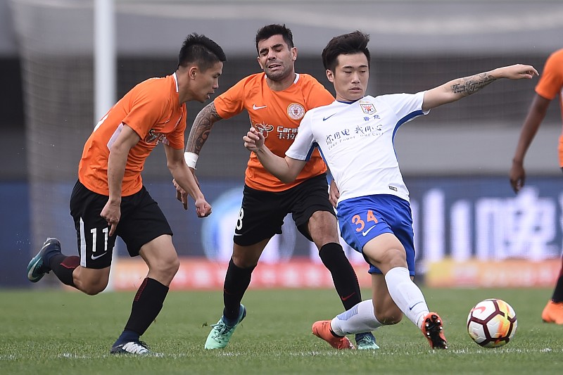 「李霄鹏」太大胆!李霄鹏让踢边后卫的他改踢后腰,未来或因此收获一员猛将