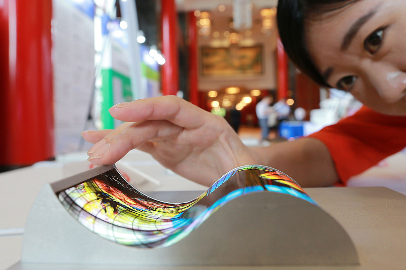 曲面屏▲手机“曲面屏” 到底利大于弊,还是弊大于利?