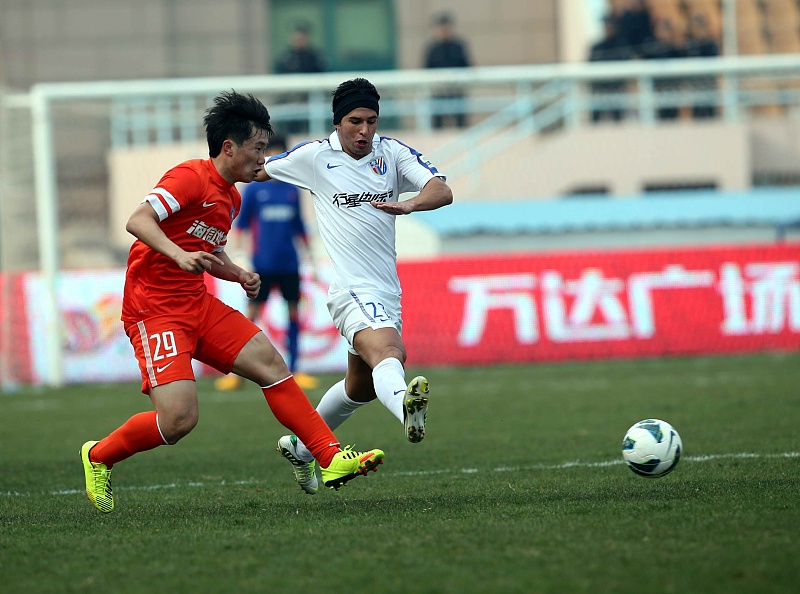 「山东鲁能」他因在鲁能不受重用离队，如今成新东家金靴，单赛季斩获19球