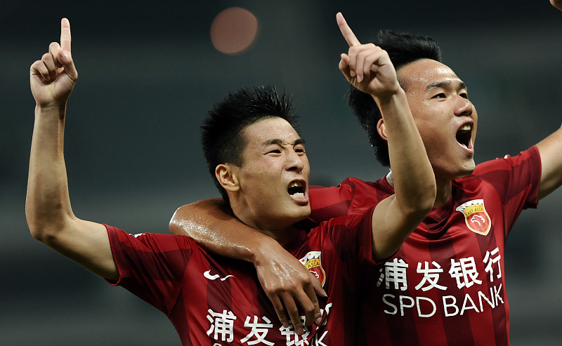 「上海上港」他是跟武磊齐名的上港功勋，如今成大牌外援的牺牲品，沦落到中乙