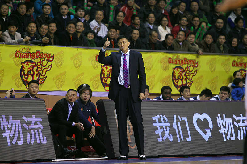 社交平台：突发！独臂少年走红后续，首次现身4亿社交平台，1条动态获72万粉丝