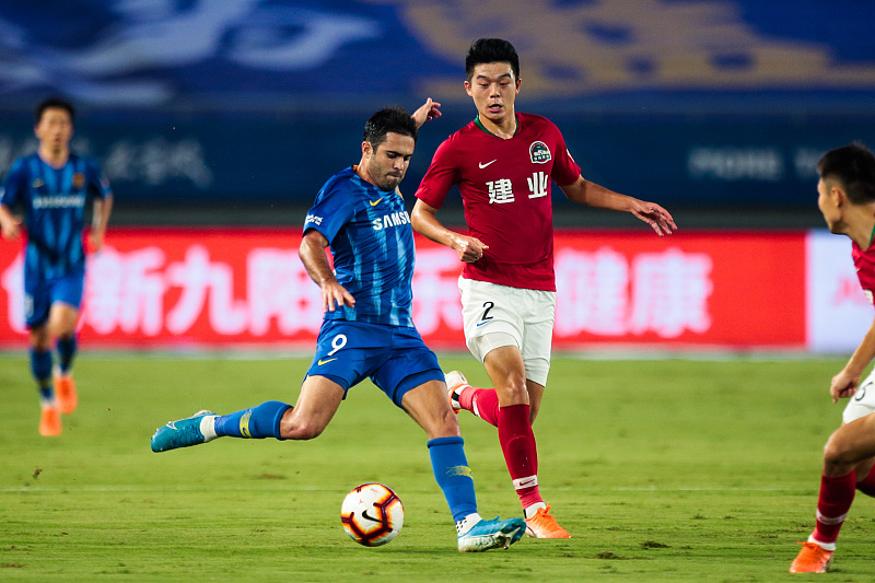 广州恒大▲搞不懂！他几次上场已经证明不堪大用，如今还能获得恒大高薪续约