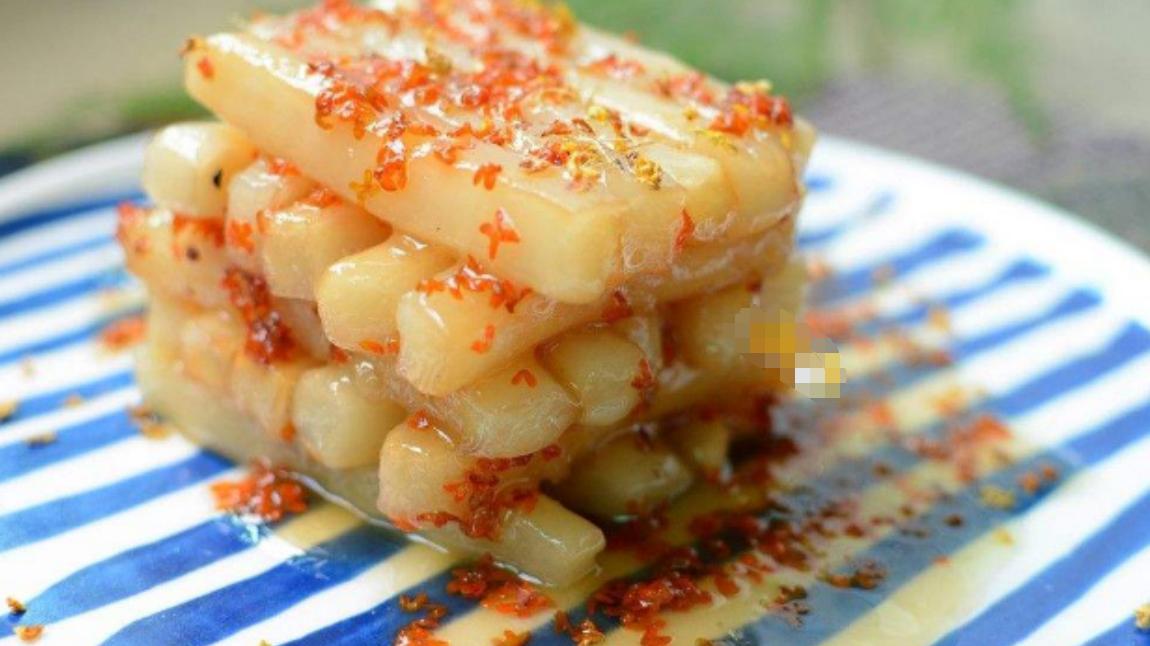 桂花糖年糕:外形整齐光滑,糕质黏韧柔软,味美甜香