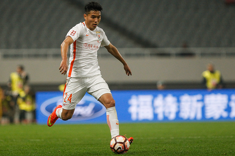 山东鲁能：他能被大牌名帅看中，却入不了李霄鹏法眼，如今只能在鲁能坐板凳