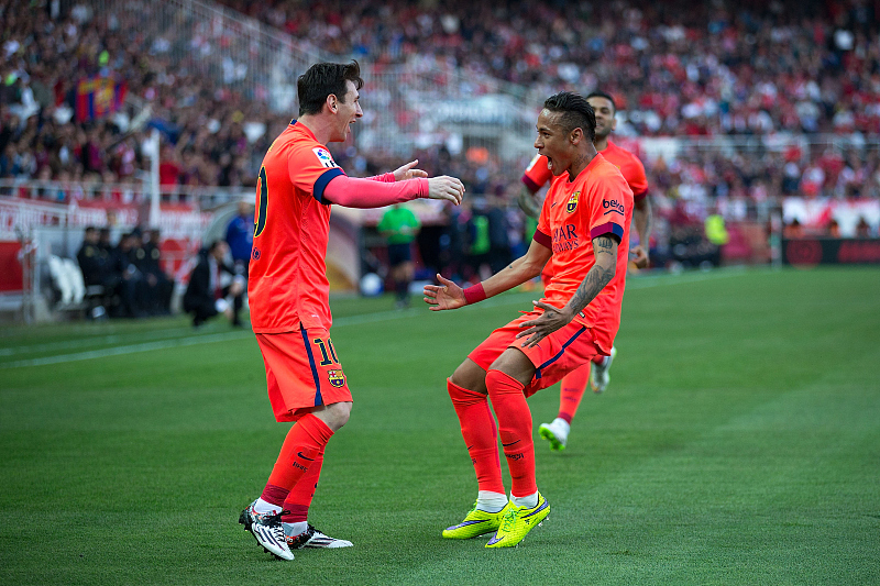 「巴塞罗那」巴萨接班人踢丢9400万身价，已迎“新选择”，昔日后防天王做示范