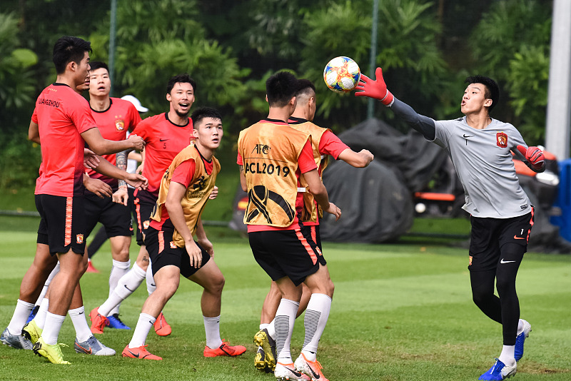 广州恒大@恒大97门将热身赛复出亮相，表现可圈可点，未来或将被重点培养