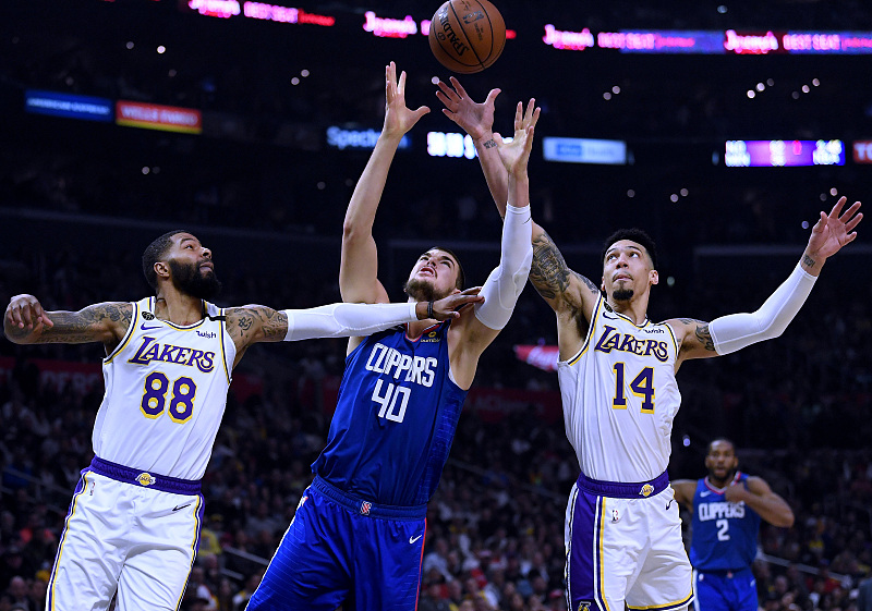 #湖人队#5换2!米切尔克拉克森加盟湖人方案出炉,NBA或迎来首支西部3巨头