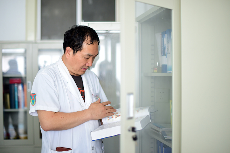 「医学生」高考后要选择医学专业深造，学以致用的概率很大，能吃“苦”才行