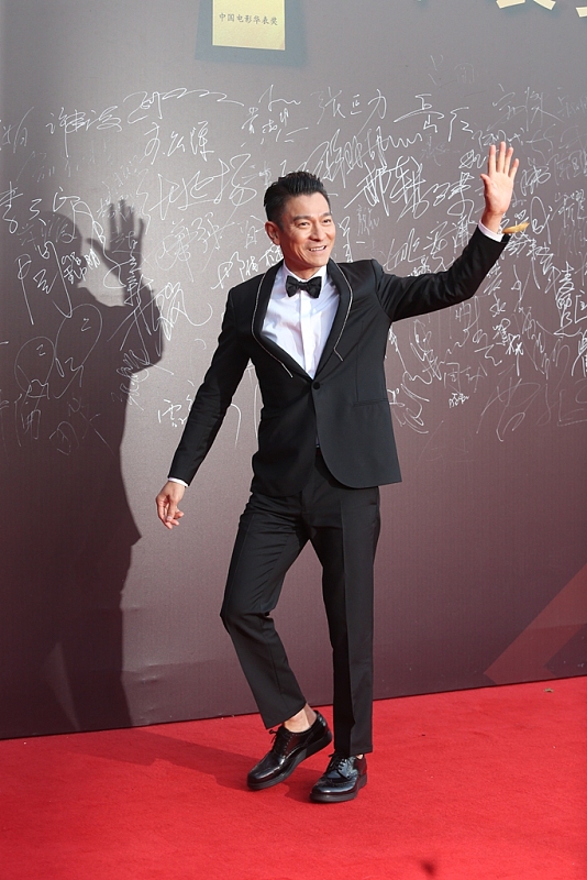 『刘德华』帮刘德华还上千万债务，晚年被子女啃老到破产，如今被华仔宠上天