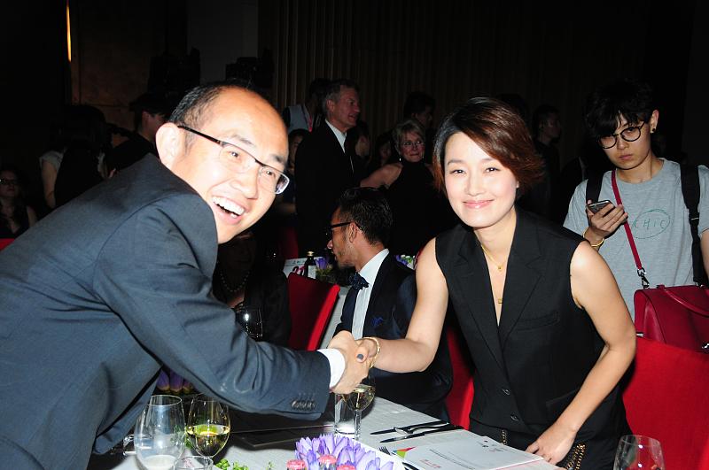 黄金价格■潘石屹难了?20分钟身家蒸发39亿,央媒表态,楼市迎来“限高令”