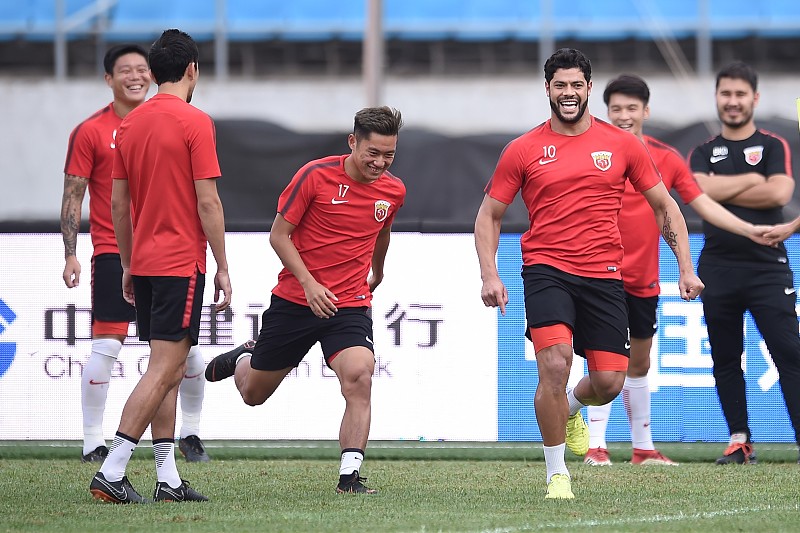 [上海上港]上港两大新星离队后找到新东家，一人已被官宣加盟，值得球迷期待