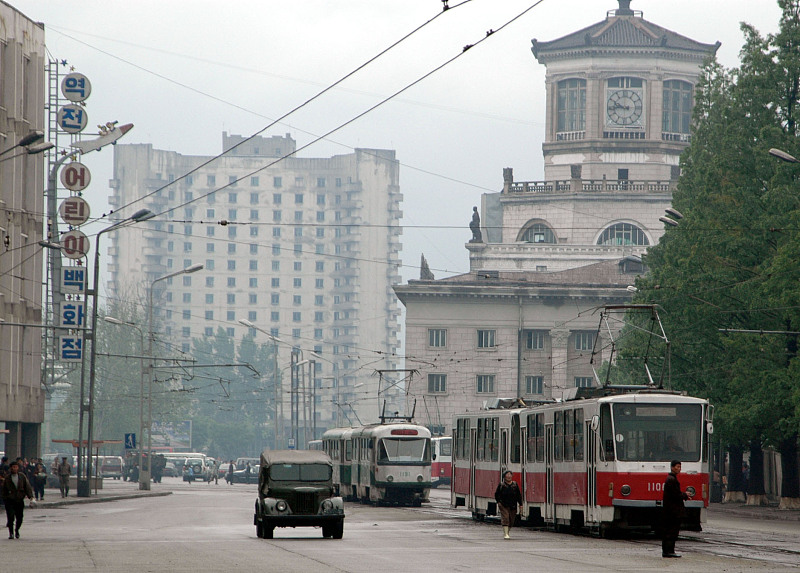 「朝鲜」朝鲜街头的中国车，换标车很多