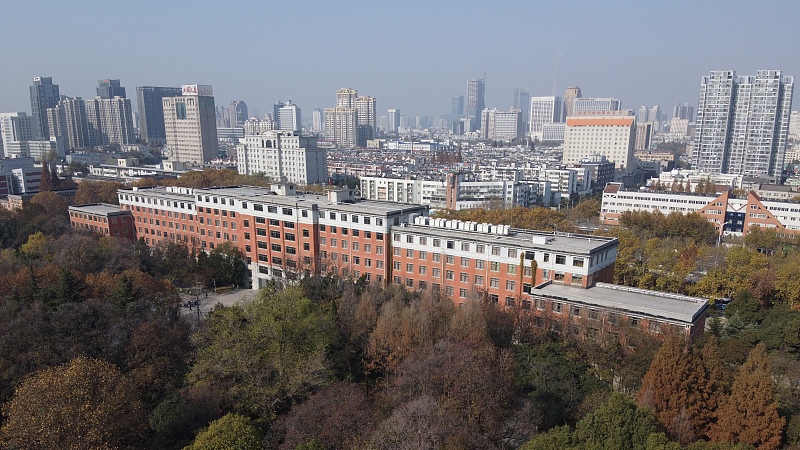 经济学|为什么财经类大学专业分数这么高，学经济真的收入高吗？