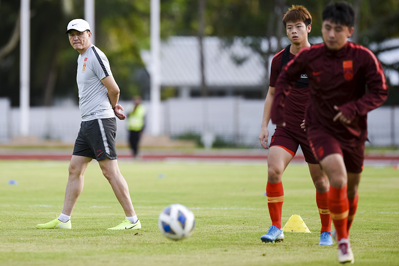 [山东鲁能]未雨绸缪？未来李霄鹏若因战绩不佳下课，鲁能可选队中一人来救火