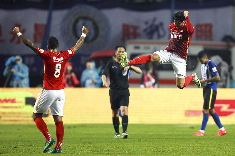 [广州恒大]恒大难办了！刚处罚完于汉超，归化外援违反交通还录视频，贴上国旗
