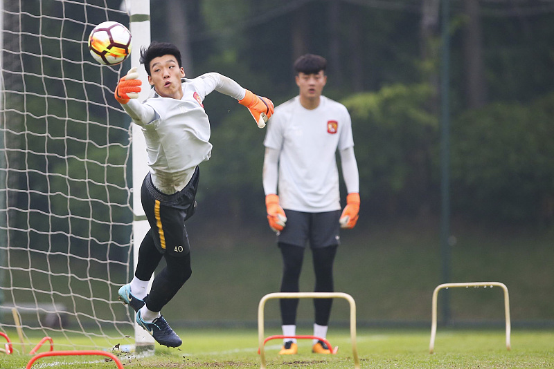 广州恒大@恒大97门将热身赛复出亮相，表现可圈可点，未来或将被重点培养